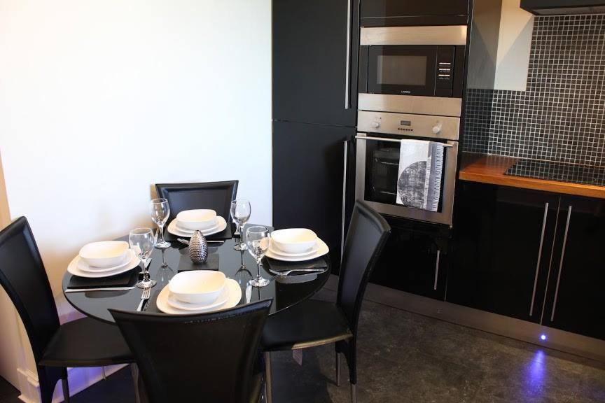 Prime 2 Bedroom City Centre Apt Aberdeen Buitenkant foto